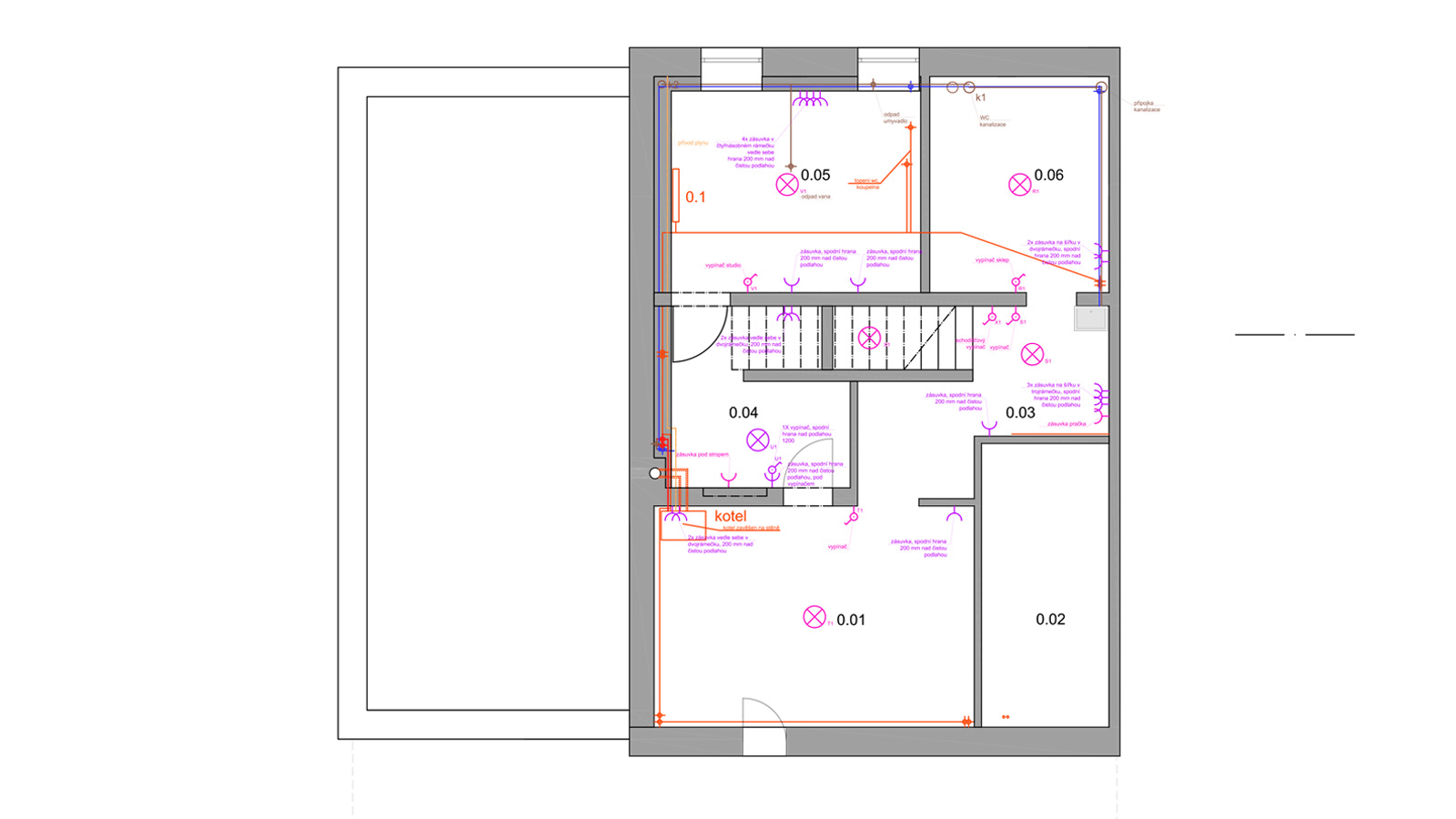 (7, 6, 'Pudorys_01.jpg', 'Rekonstrukce rodinného domu', 'Mladá čtyřčlenná rodina si pořídila polovinu dvojdomku z 80.let 20. století na předměstí Prahy. K dispozičním úpravám bylo doporučeno přízemí i první patro, tak aby dům splňoval současné standardy a požadavky rodiny. Byl zde navržen obývající prostor s kuchyní, tři samostatné ložnice a k tomu odpovídající sociální zázemí. Vzhledem k tomu, že dům byl stavěn svépomocí, byla snaha o minimální zásahy do původních hurdiskových stropů. Srovnáním podlah došlo k maximálnímu zlepšení světlých výšek v domě. Z přízemí, které je propojeno do jednoho velkého prostoru s kuchyňskou a obývací částí je nově možný přístup do zahrady francouzskými a posuvnými okny. Otevření a úprava geometrie schodiště do prvního patra přispělo k propojení a prosvětlení prostoru. V prvním patře došlo k přesunutí koupelny a WC, nyní s přirozeným osvětlením z velkého okna, z východní strany na západní. Díky tomu má každý ze tří pokojů samostatný vstup ze společné chodby. Drobným úpravám se nevyhnuly i společné prostory. Všechna okna na objektu jsou nově osazená a také byla položena nová dřevěná podlaha.', 'A', 'Helena Sosnová', 'Roztoky u Prahy', '2021', 'Realizace', None)